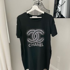 Faux long t-shit. Can dress up or down, look great with leggings.  Worn 2 times